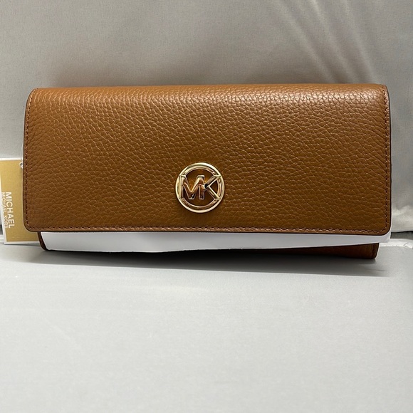 Brand new with Tag Michael Kors Fulton Wallet 8”x3.75”x1.5”